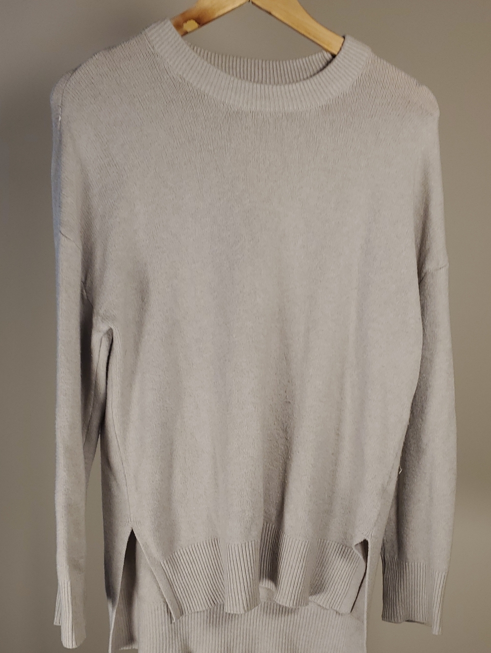 Tahari Light Gray Crewneck Sweater